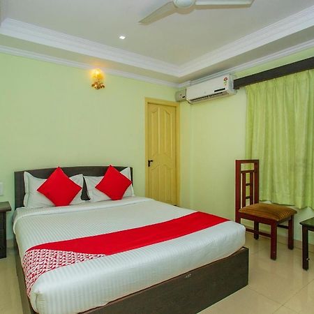 Oyo 25121 Bns Lodge Bangalore Extérieur photo