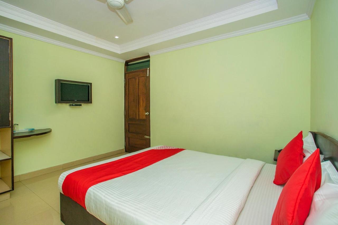 Oyo 25121 Bns Lodge Bangalore Extérieur photo