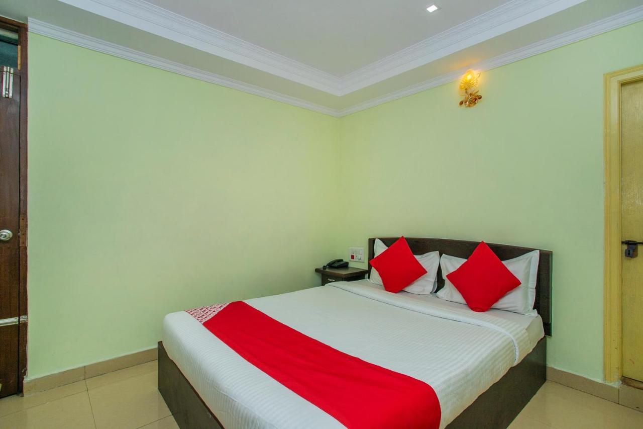 Oyo 25121 Bns Lodge Bangalore Extérieur photo