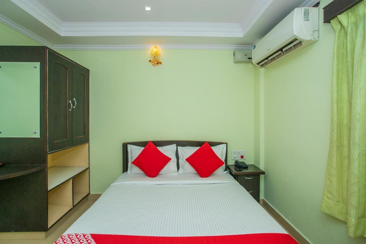 Oyo 25121 Bns Lodge Bangalore Extérieur photo