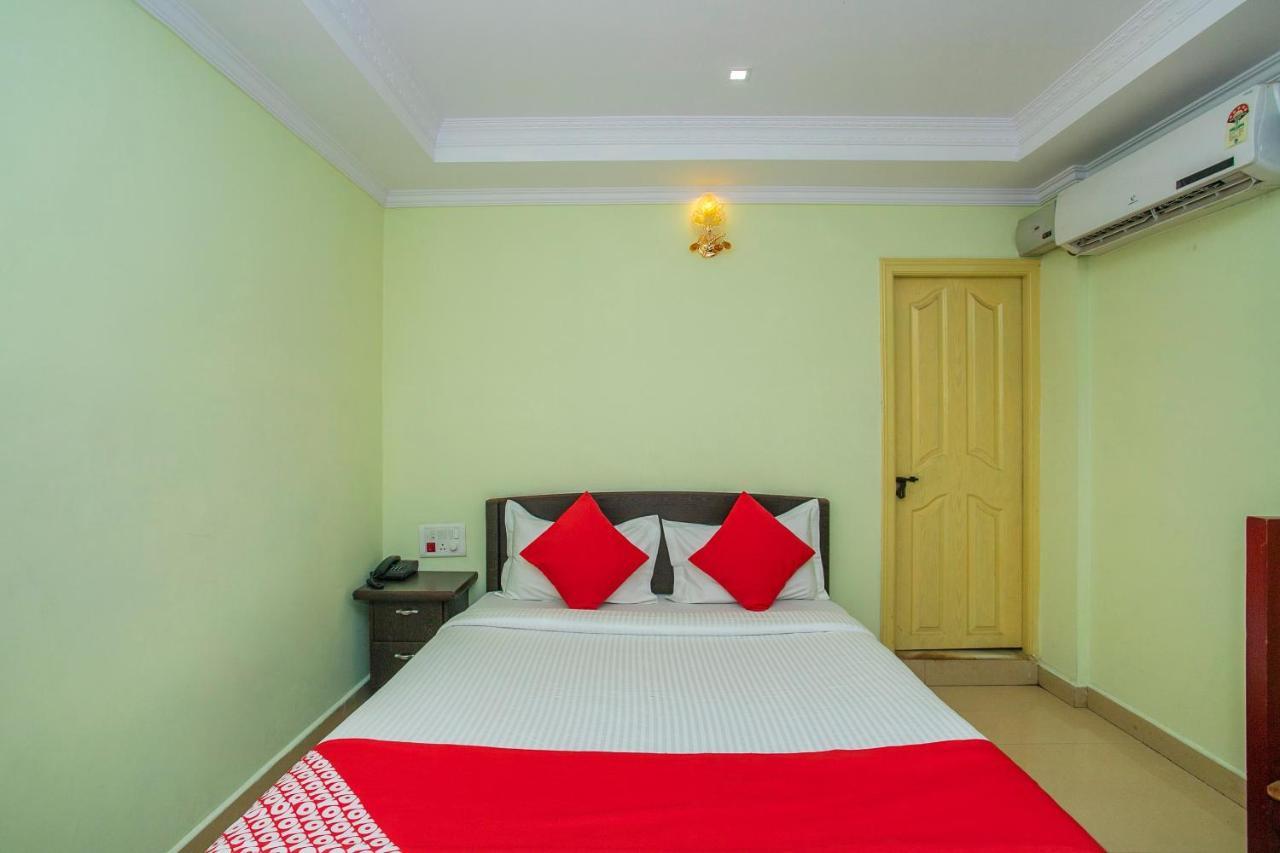 Oyo 25121 Bns Lodge Bangalore Extérieur photo