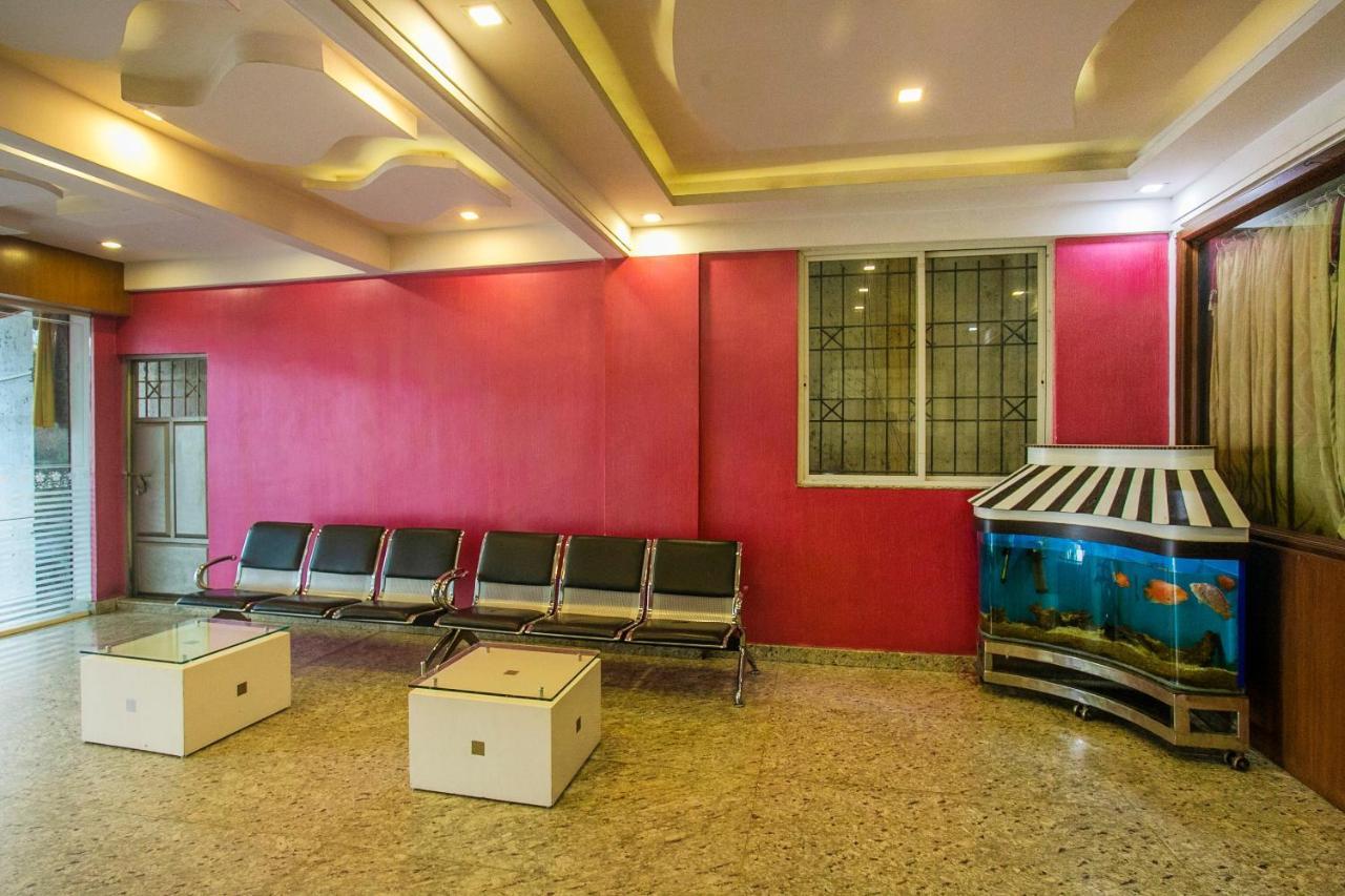 Oyo 25121 Bns Lodge Bangalore Extérieur photo