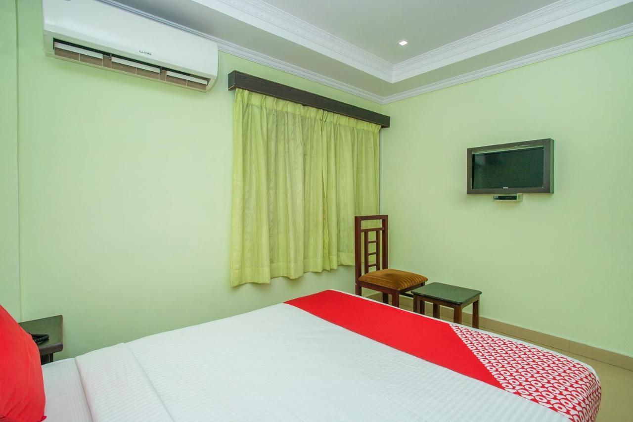 Oyo 25121 Bns Lodge Bangalore Extérieur photo