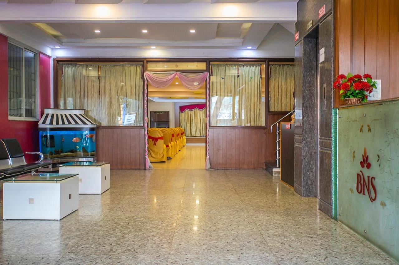 Oyo 25121 Bns Lodge Bangalore Extérieur photo